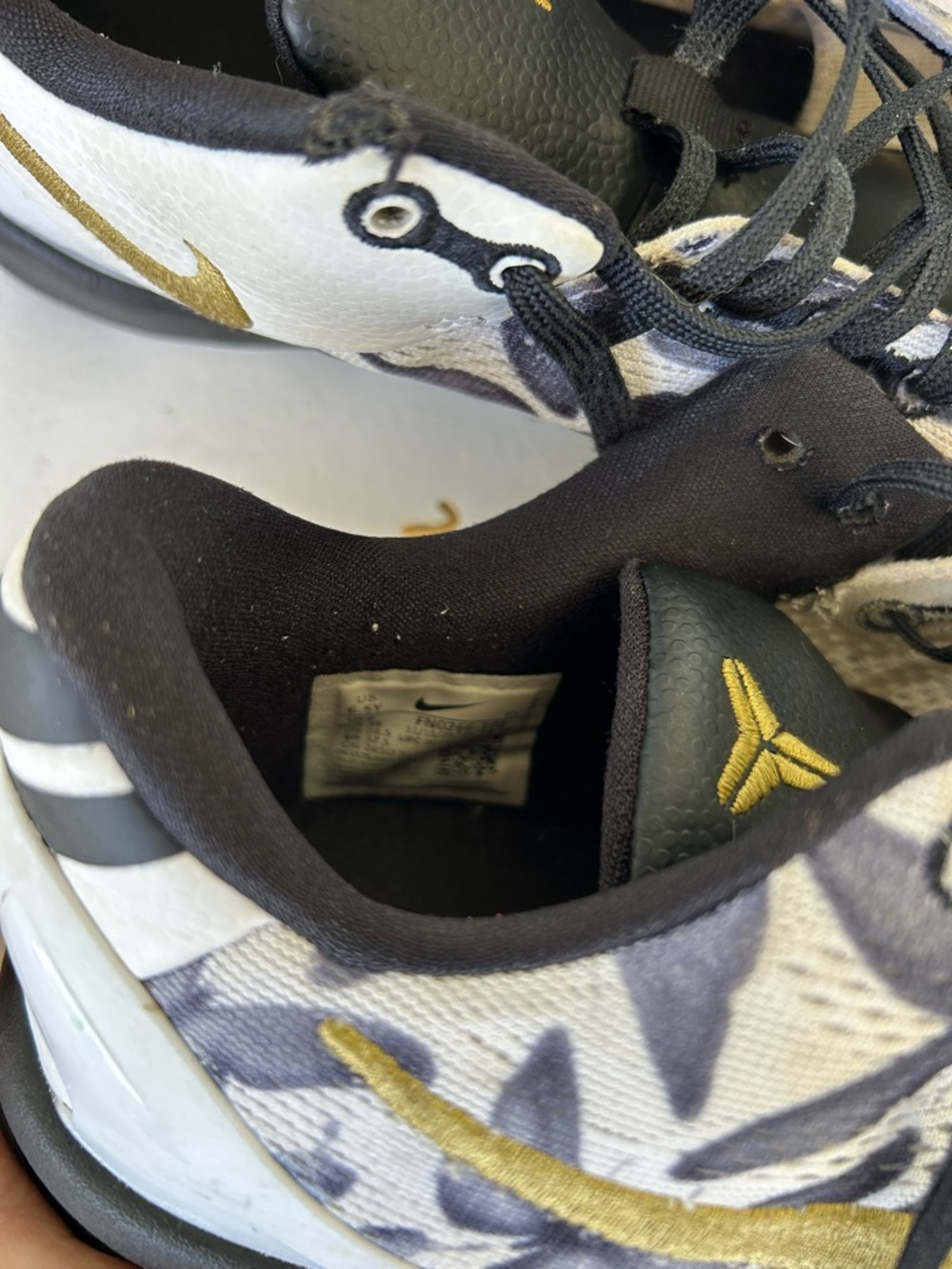 Kobe 8 Pro Toe Nike Leaf-Print Sneakers with Gold Swoosh - Picture 5 of 9